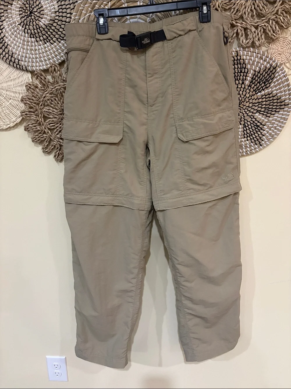 Men's North Face hiking pants tan. Convertible. Large short 29” inseam